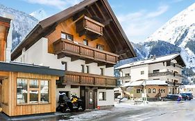 Comfortable Apartment In L Ngenfeld With Ski Storage